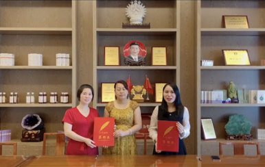 恭喜龍女士呂女士成功加入翌芙萊大家庭，成為翌芙萊美業(yè)傳播天使。