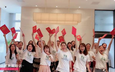 淚聚是緣。愛心成就翌芙萊，我們圓滿畢業(yè)啦！